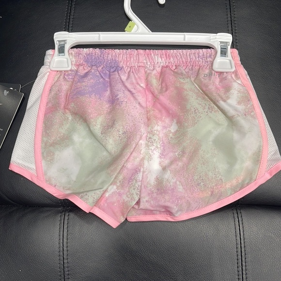 Nike short - Picture 2 of 9